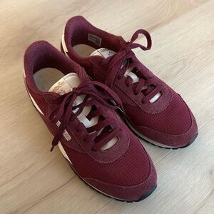 Reebok classic AZ sneaker maroon suede